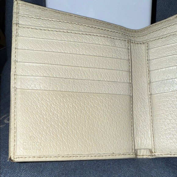 Gucci Tan and Brown Monogram Wallet - Picture 14 of 16